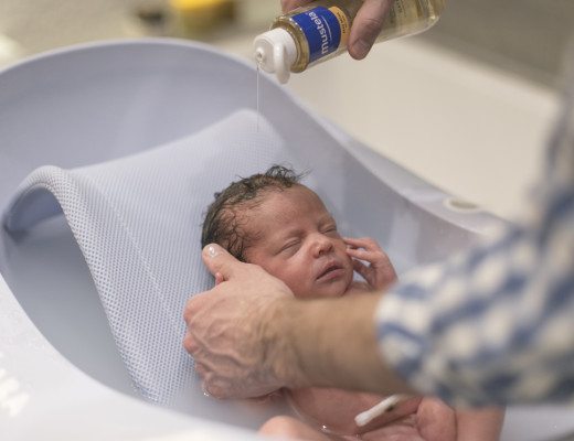 pierwsza kąpiel noworodka- najnowsze wytyczne